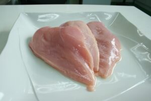 鶏むね肉を使った節約にぴったりなおかずレシピは？