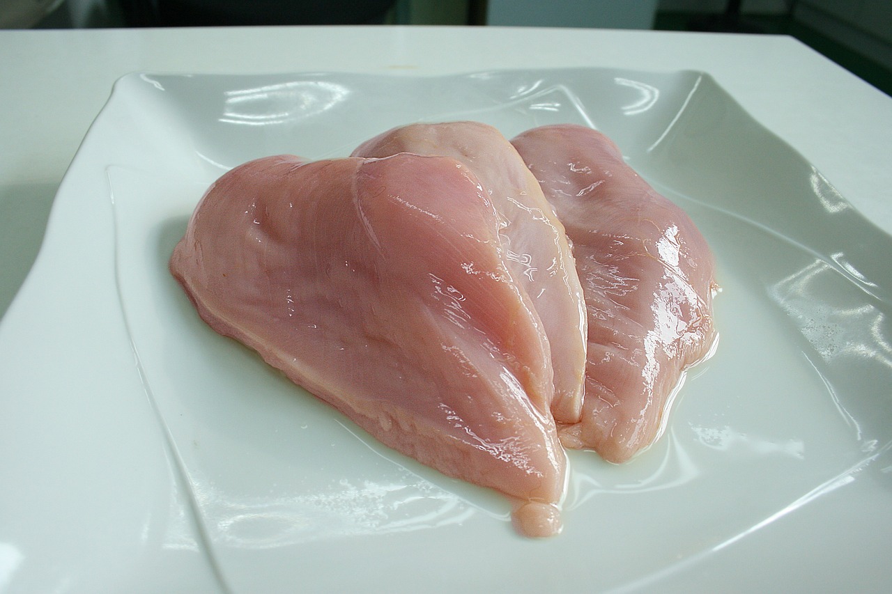 鶏むね肉を使った節約にぴったりなおかずレシピは？